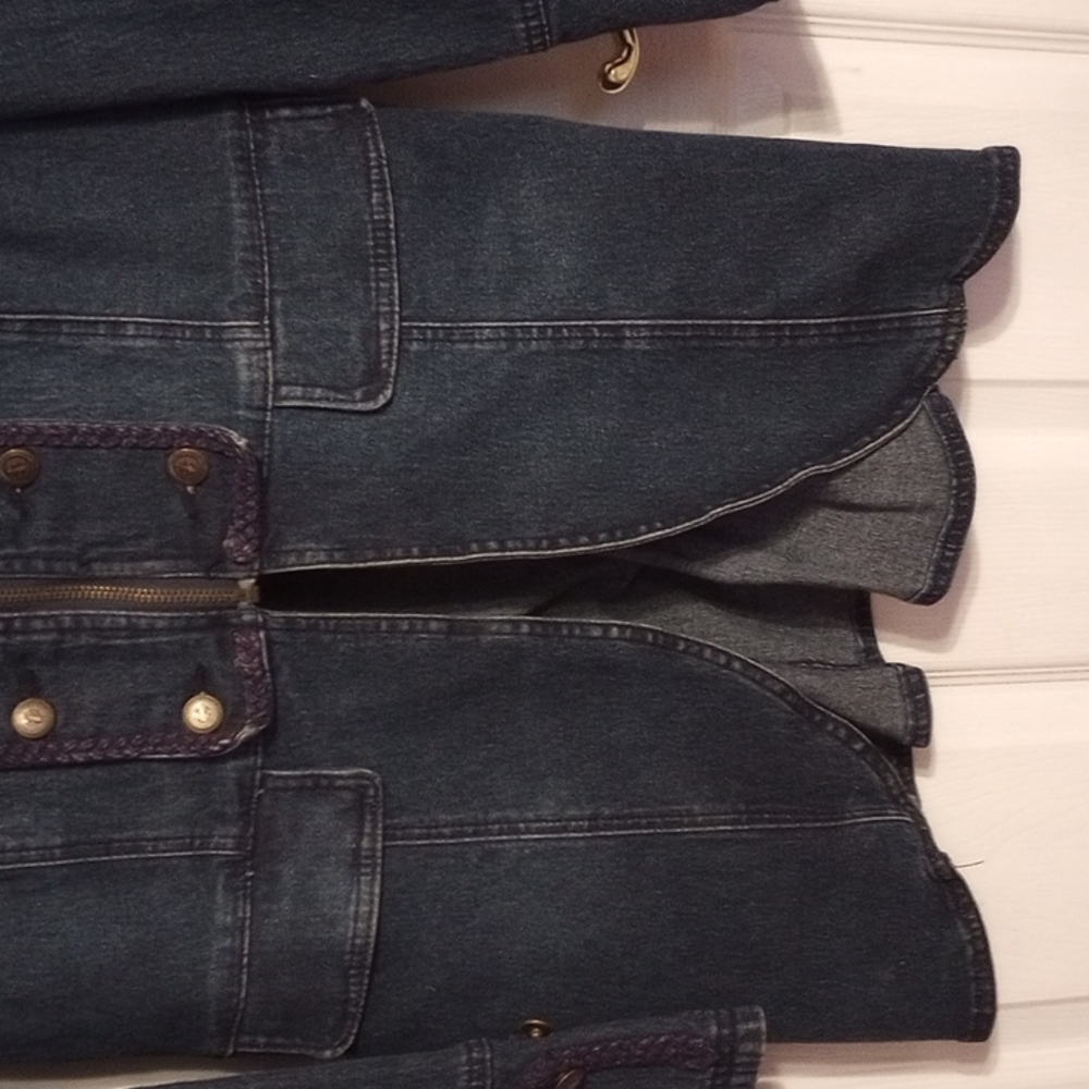 Woman's jean jacket sz medium - Picture 4 of 8